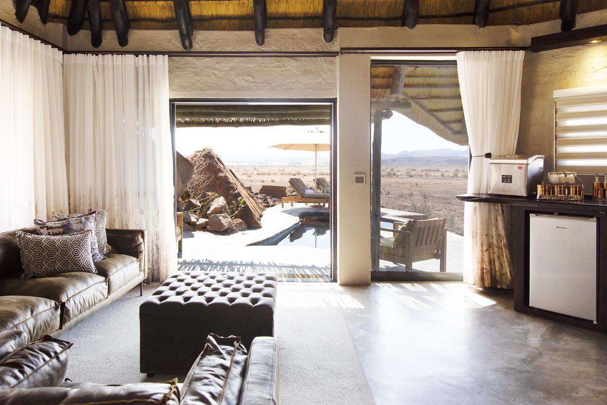 vip_living1 luxury suite